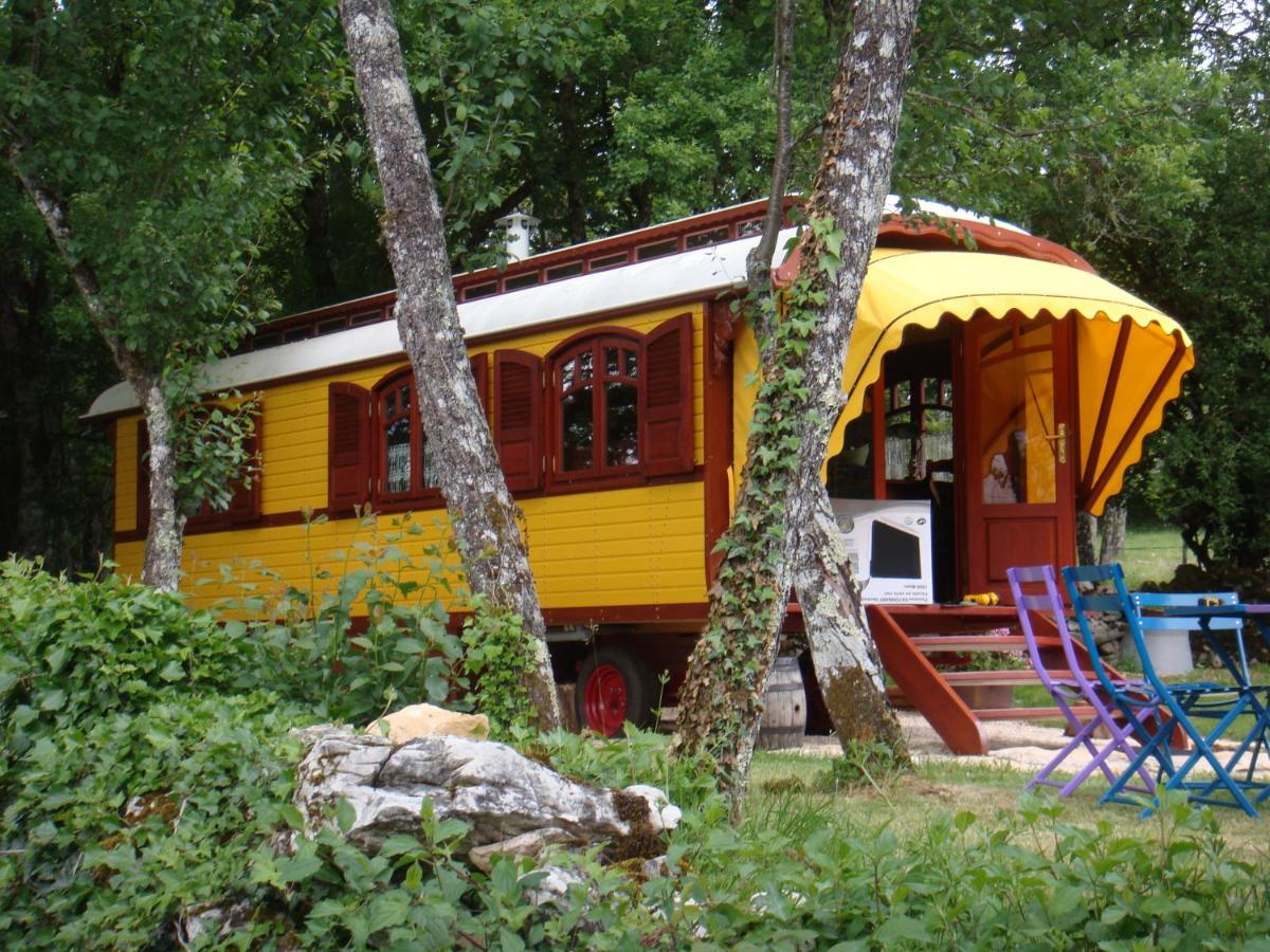 Les Roulottes Du Lot Bed & Breakfast Gramat Luaran gambar