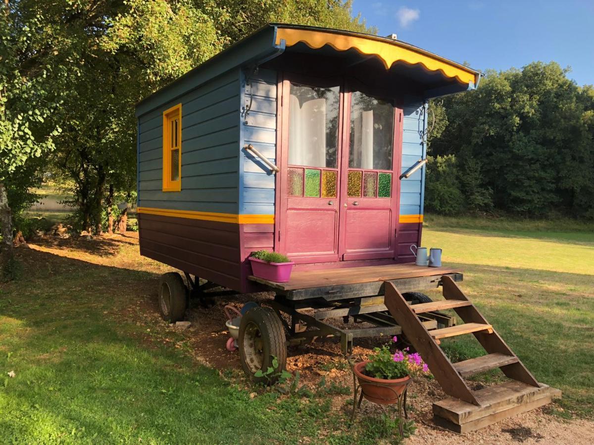 Les Roulottes Du Lot Bed & Breakfast Gramat Luaran gambar